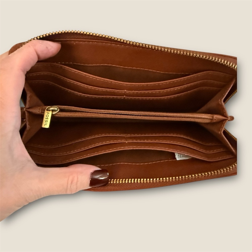 Fossil Brown Leather Wallet with Zip Closure - Picture 6 of 6